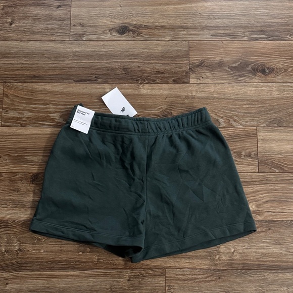 Nike Mid Rise Shorts - Picture 2 of 5